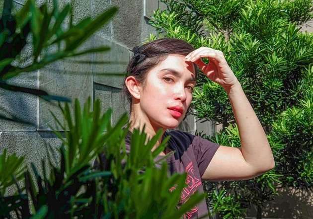 7 Potret Terbaru Ussy Sulistiawaty Usai Turun 23 Kilo, Body Langsingnya Bikin Pangling!