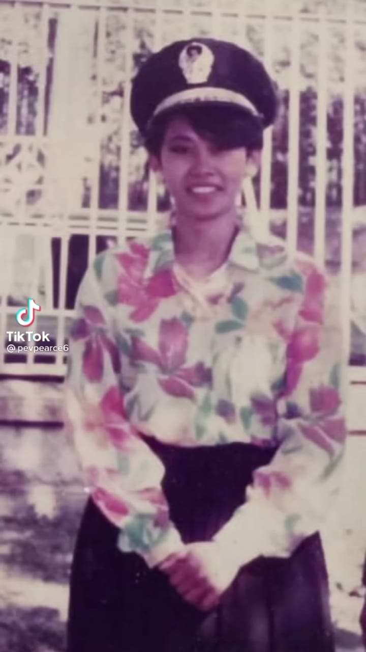 8 Potret Lawas Ibunda Pevita Pearce, Cantiknya Natural Banget!