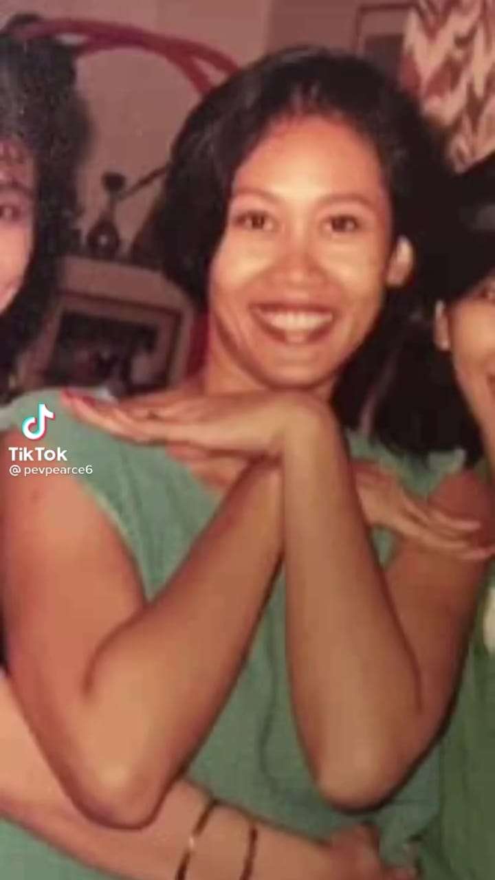 8 Potret Lawas Ibunda Pevita Pearce, Cantiknya Natural Banget!