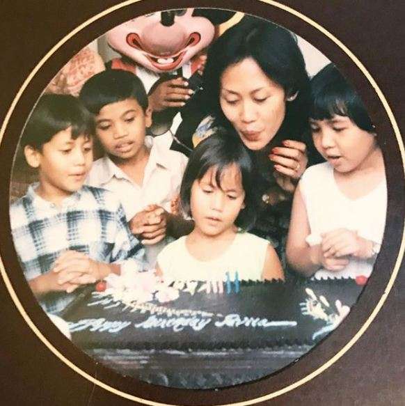 8 Potret Lawas Ibunda Pevita Pearce, Cantiknya Natural Banget!