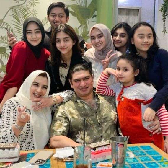10 Potret Terbaru Fadia A Rafiq, Pedangdut Cantik yang Kini Jadi Bupati Pekalongan, Gayanya Disorot!