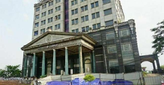 Bikin Merinding, Inilah Potret Rumah 3 Seleb yang Terbengkalai Puluhan Tahun, Angker Banget!