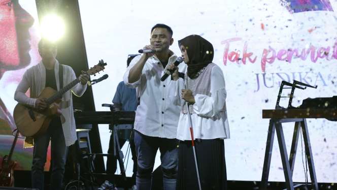 FOTO: Erick Thohir Jadi Model Video Klip Singel Terbaru Judika 'Tak Pernah Tinggalkanku'