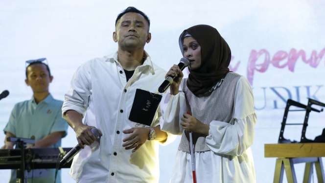 FOTO: Erick Thohir Jadi Model Video Klip Singel Terbaru Judika 'Tak Pernah Tinggalkanku'