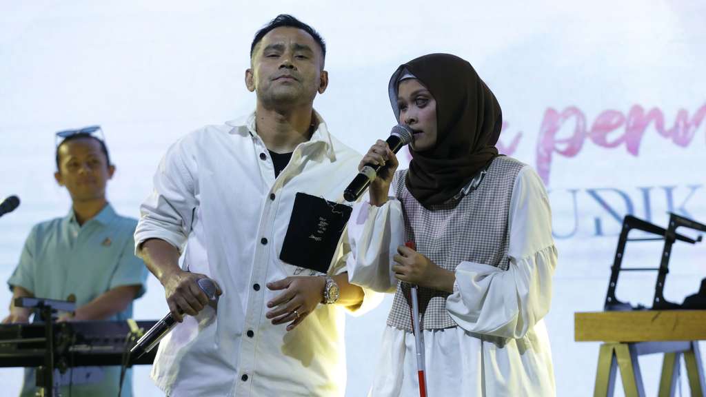 FOTO: Erick Thohir Jadi Model Video Klip Singel Terbaru Judika 'Tak Pernah Tinggalkanku'