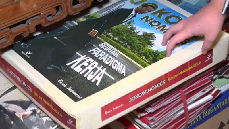 10 Potret Perpustakaan Pribadi Konglomerat Dita Soedarjo, Kutu Buku yang ‘Hot’, Koleksinya Bikin Syok!