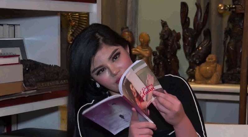 10 Potret Perpustakaan Pribadi Konglomerat Dita Soedarjo, Kutu Buku yang ‘Hot’, Koleksinya Bikin Syok!