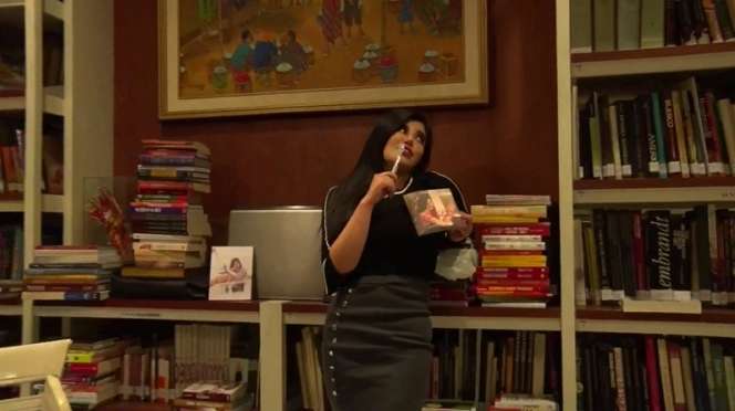 10 Potret Perpustakaan Pribadi Konglomerat Dita Soedarjo, Kutu Buku yang ‘Hot’, Koleksinya Bikin Syok!