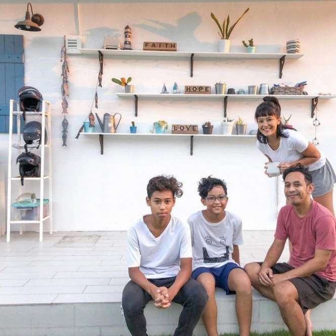 10 Potret Rumah Pongki Barata ‘Jikustik’ di Bali, Super Keren, Ada Lapangan Sepak Bola!