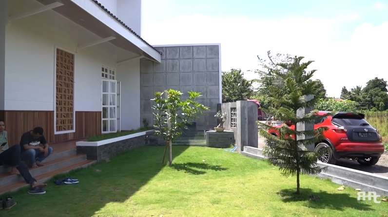 10 Potret Rumah Youtuber Ridwan Hanif, ‘Sultan’ yang Pilih Tinggal di Kampung