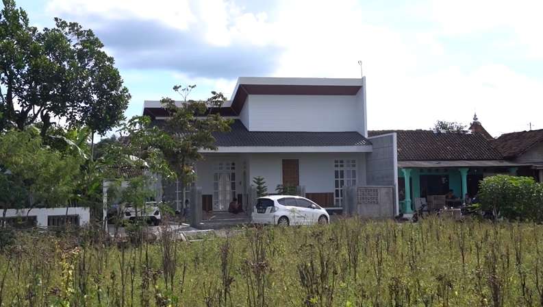 10 Potret Rumah Youtuber Ridwan Hanif, ‘Sultan’ yang Pilih Tinggal di Kampung