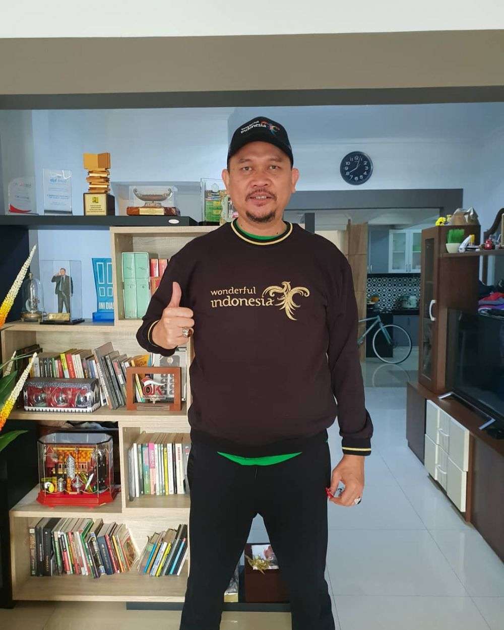 8 Potret Rumah Cak Lontong yang Jauh dari Kesan Mewah, Punya Banyak Koleksi Sepeda Mewah!