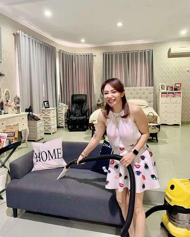 9 Potret Rumah Super Mewah Femmy Permatasari, Ada Tempat Ibadah Hingga Billiar!