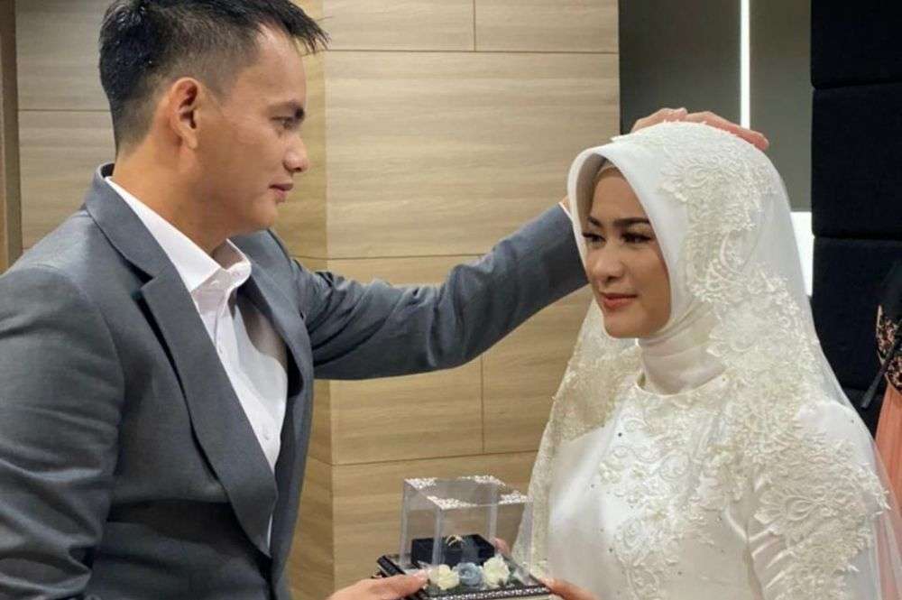 7 Potret Mesra Aktris dengan Pasangan Lebih Muda, Wulan Guritno Selisih 15 tahun