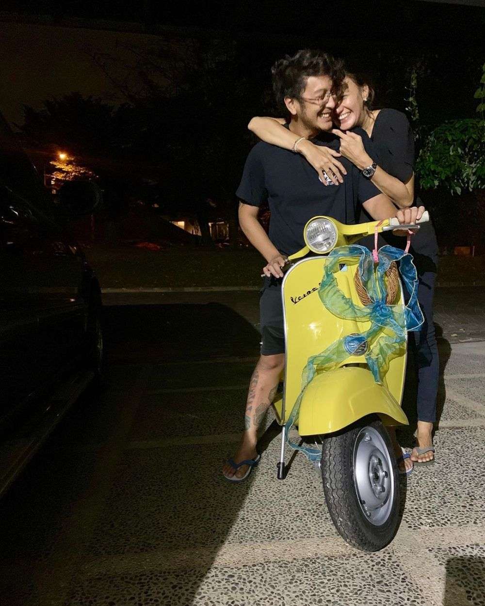 5 Seleb Ini Hadiahkan Vespa Antik Untuk Sang Suami, Punya Raffi Ahmad Seharga Rumah!