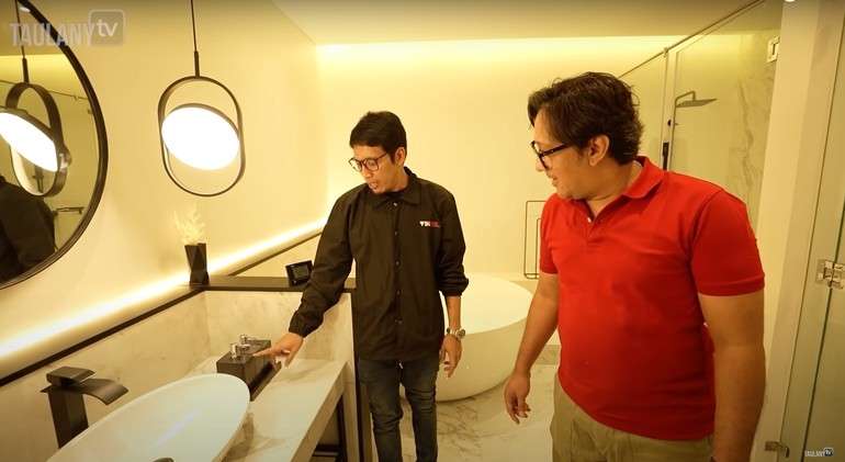 10 Adu Mewah Rumah Desta Mahendra VS Vincent Rompies, Bak Bumi dan Langit!