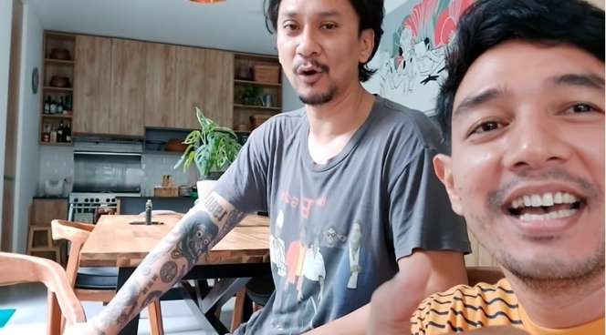 10 Adu Mewah Rumah Desta Mahendra VS Vincent Rompies, Bak Bumi dan Langit!