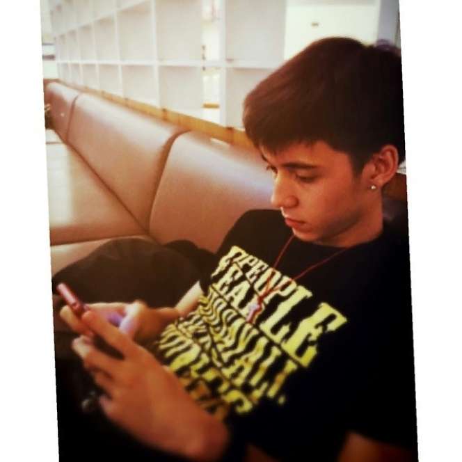 Foto Pertama 10 Artis yang Diposting di Instagram, Isyana Sarasvati Masih Alay Banget!