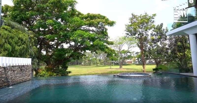 8 Potret Kolam Renang Artis yang Super Mewah, Milik Momo Geisha Seperti Danau, Luas Banget!