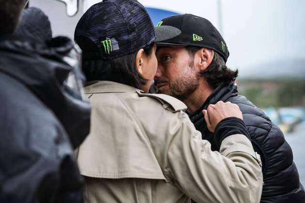 Potret Nikita Mirzani Pamer Kemesraan dengan John Hopkins di MotoGP Portugal