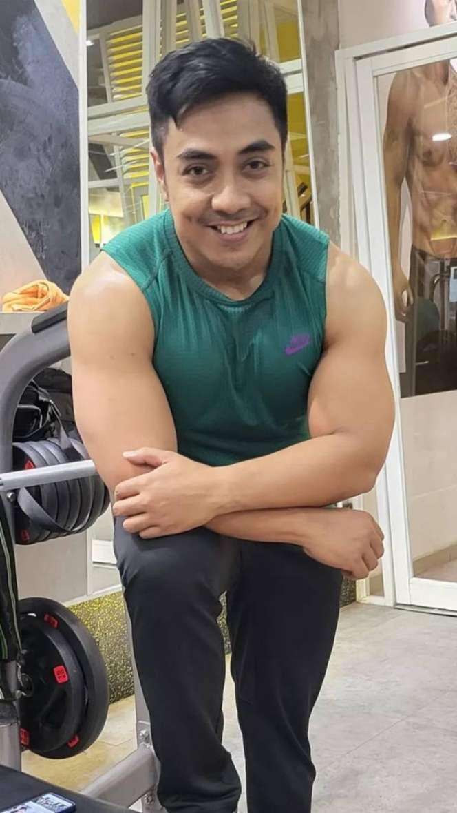 Potret Ustaz Riza Muhammad saat Olahraga, Lengannya Berotot Banget!