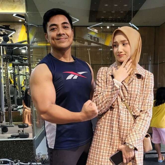 Potret Ustaz Riza Muhammad saat Olahraga, Lengannya Berotot Banget!