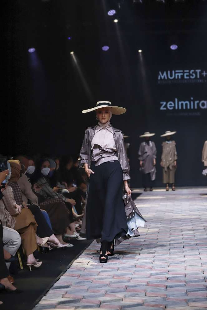 Koleksi Luwur Karya Siswi SMK NU Banat Pukau Runway MUFFEST+