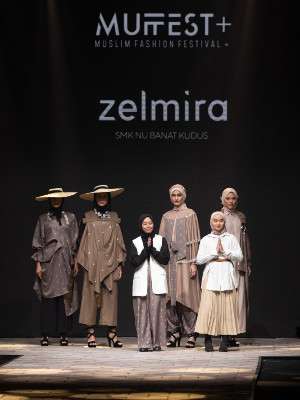 Koleksi Luwur Karya Siswi SMK NU Banat Pukau Runway MUFFEST+