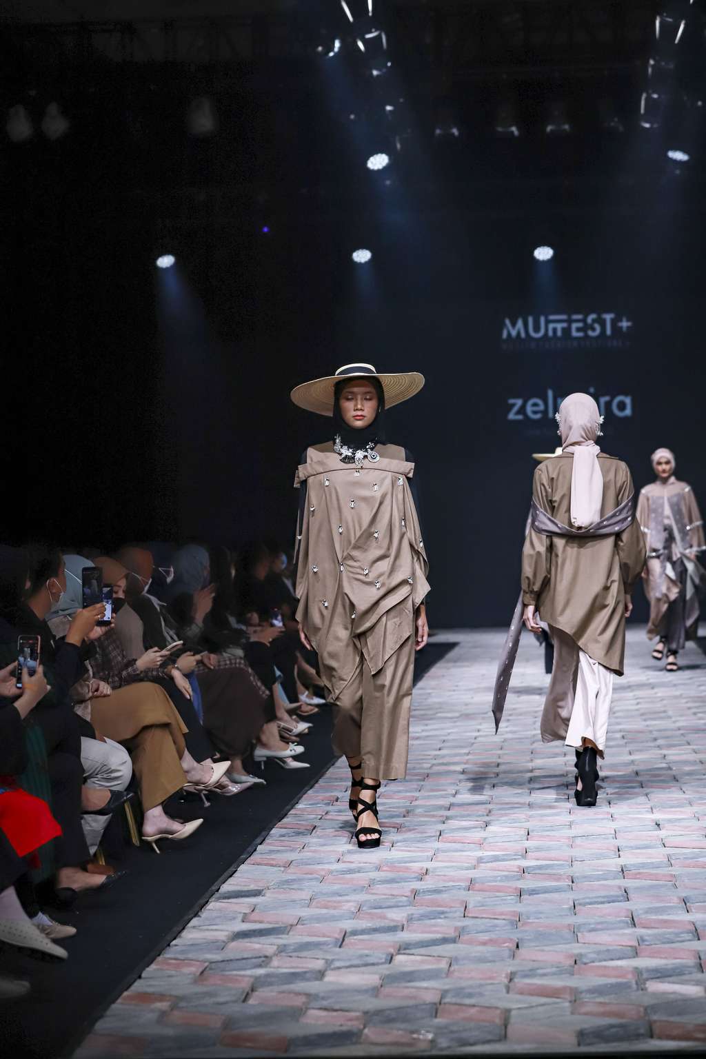 Koleksi Luwur Karya Siswi SMK NU Banat Pukau Runway MUFFEST+