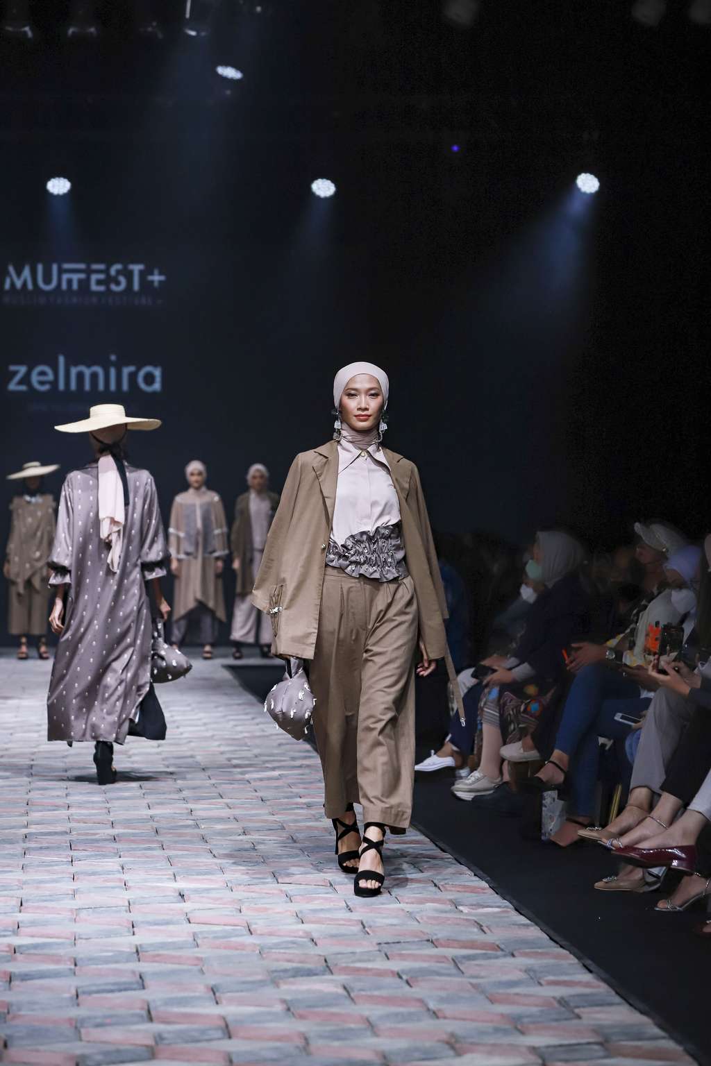 Koleksi Luwur Karya Siswi SMK NU Banat Pukau Runway MUFFEST+