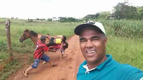 8 Momen Selfie Nyeleneh yang Hasilnya Malah Bikin Ngakak!
