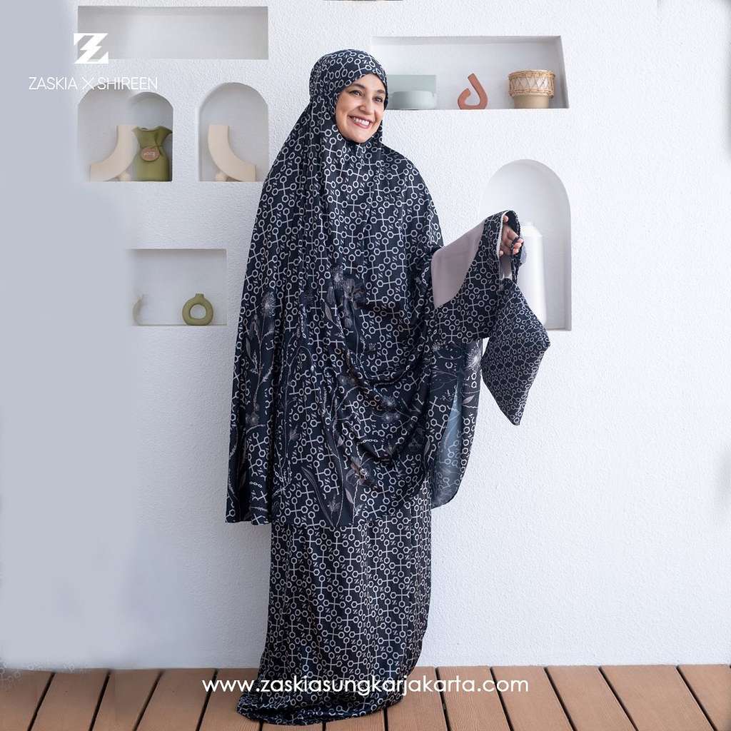 6 Adu Mewah & Mahal Mukena Artis untuk Lebaran, Milik Syahrini Modelnya Cetar Abis!