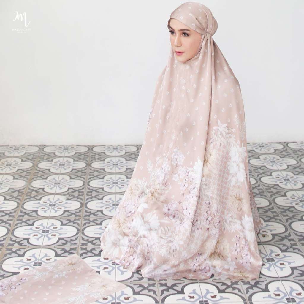 6 Adu Mewah & Mahal Mukena Artis untuk Lebaran, Milik Syahrini Modelnya Cetar Abis!