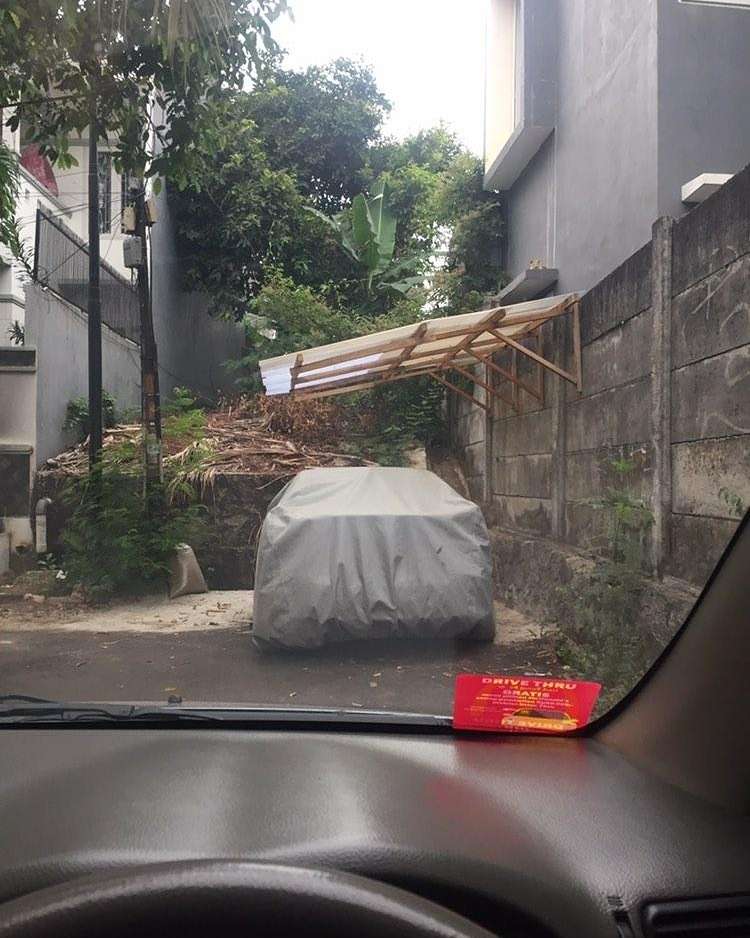 10 Potret Garasi Makan Jalan, Bikin Kesal Sampai ke Ubun-Ubun!