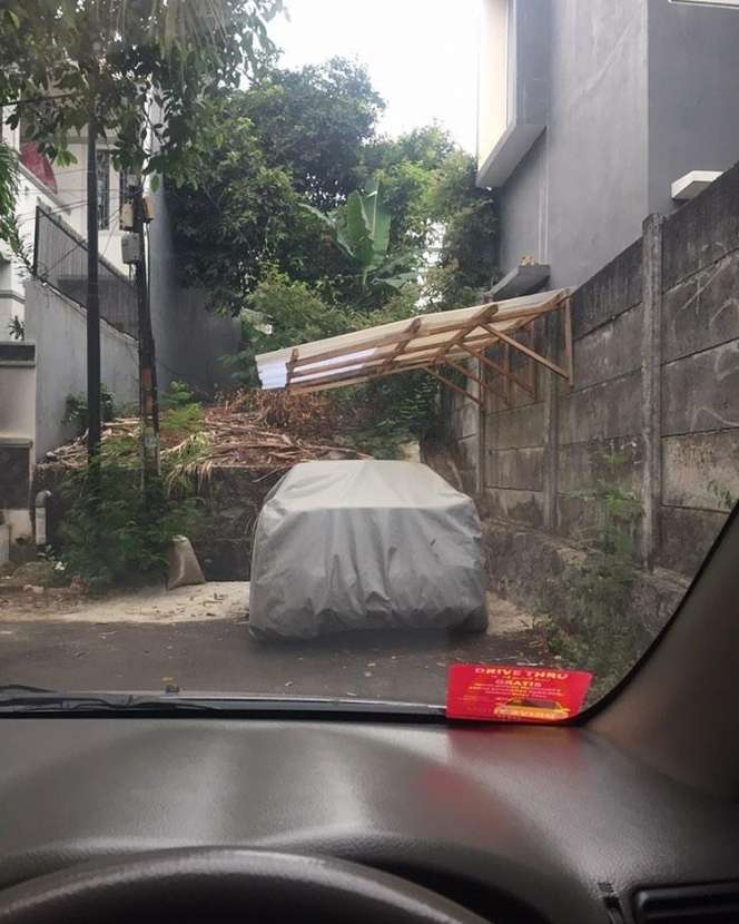 10 Potret Garasi Makan Jalan, Bikin Kesal Sampai ke Ubun-Ubun!