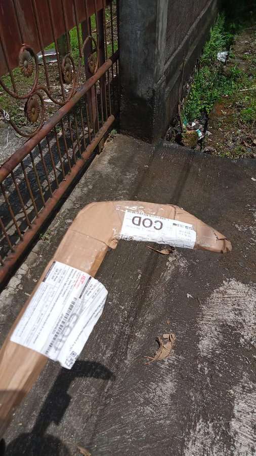 10 Bentuk Nyeleneh Bungkus Paket Barang, Kurirnya Auto Bingung!