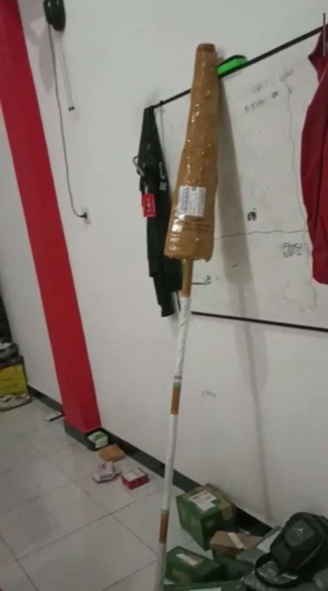 10 Bentuk Nyeleneh Bungkus Paket Barang, Kurirnya Auto Bingung!