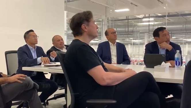 Foto Bareng Luhut cs, Gaya Santuy Elon Musk Jadi Sorotan!
