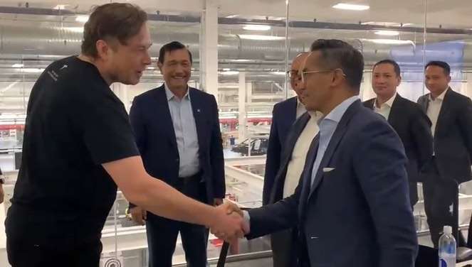 Foto Bareng Luhut cs, Gaya Santuy Elon Musk Jadi Sorotan!