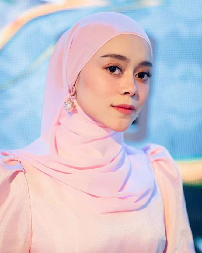 8 Potret Pedangdut Jebolan DA dan LIDA Pakai Hijab, Auranya Cantik Banget!