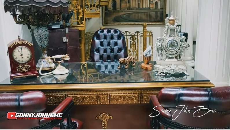 10 Potret Rumah Mewah Haji Taufik, Bak Istana Harta Karun, Semua Barang Berlapis Emas!