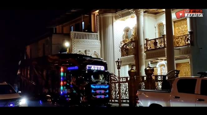 10 Potret Rumah Mewah Haji Taufik, Bak Istana Harta Karun, Semua Barang Berlapis Emas!