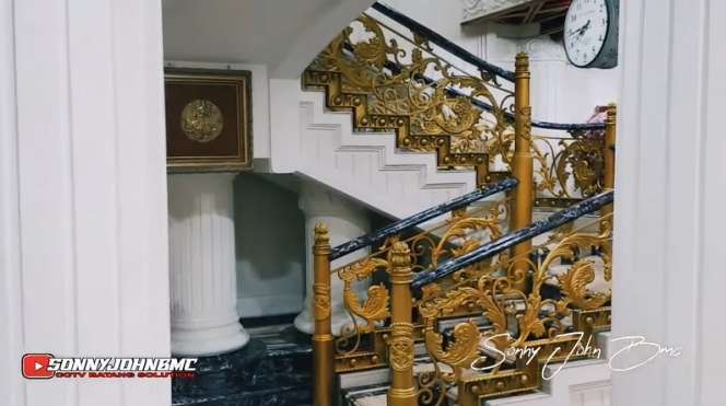 10 Potret Rumah Mewah Haji Taufik, Bak Istana Harta Karun, Semua Barang Berlapis Emas!