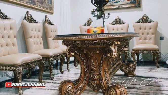 10 Potret Rumah Mewah Haji Taufik, Bak Istana Harta Karun, Semua Barang Berlapis Emas!