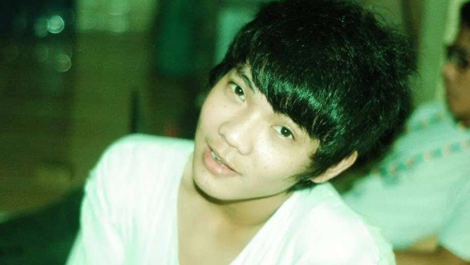 9 Potret Lawas Tri Suaka Sebelum Tenar, Rambut Poni Jadi Ciri Khas!