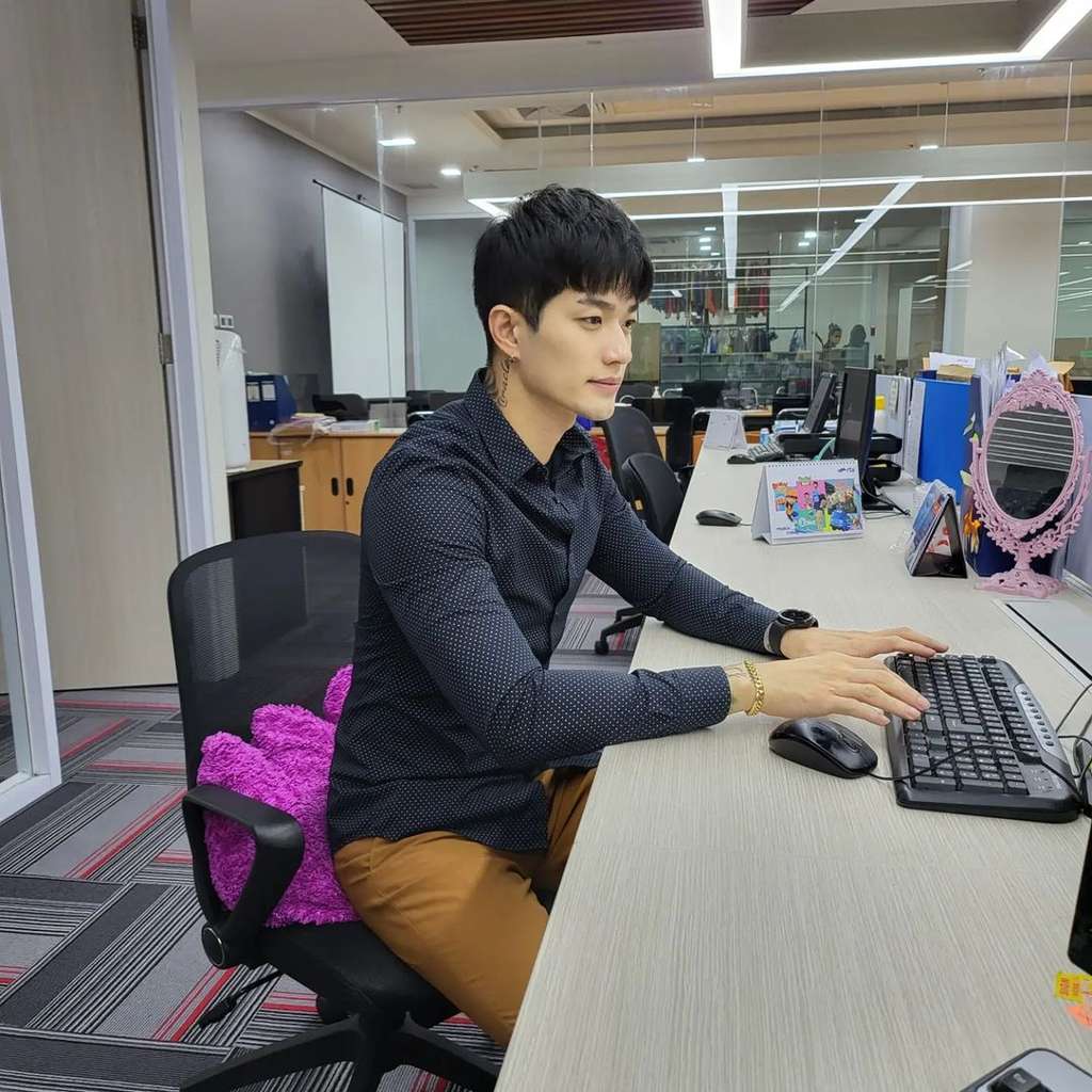 Mencoba Peruntungan di Negara Lain, Sederet Seleb Ini Sukses di Indonesia