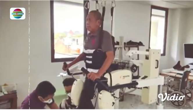 Kondisi Terbaru Tukul Arwana Usai Alami Pendarahan Otak, Rajin Fisioterapi Hingga Bisa Diajak Komunikasi!