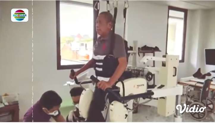 Kondisi Terbaru Tukul Arwana Usai Alami Pendarahan Otak, Rajin Fisioterapi Hingga Bisa Diajak Komunikasi!
