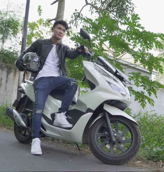 Sumber ‘Pabrik Duit’ Tri Suaka, Hasil dari Youtube Capai Ratusan Juta Perbulan!