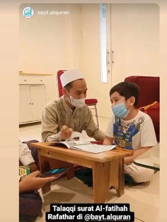 5 Potret Rafathar Ikut Pesantren Kilat, Langsung Akrab Bareng Santri Lain – Tes Hafalan Alquran!